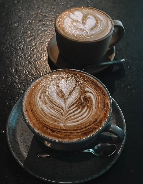 Cafés com latte art da Mun